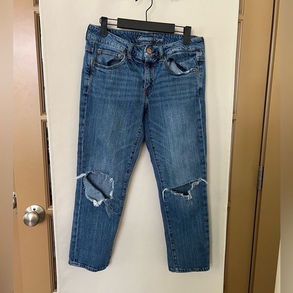 American Eagle Outfitters Denim - American Eagle Women’s 6 Blue Medium Wash Distressed Straight Leg Jean‎